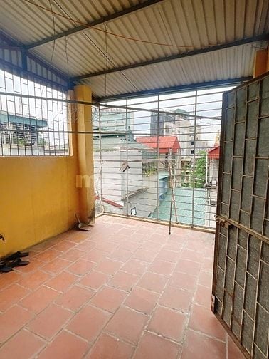 Cho thuê nhà đủ nội thất, 25m*5 tầng, phố Vọng, HBT, Hà Nội. Giá 10tr
