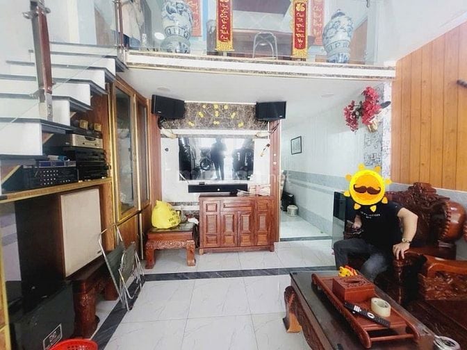 Mặt Tiền HXH  Rộng 5 M . Ngang 5M P. Phú Thuận DT: 70m2 Chỉ hơn 6 Tỷ t
