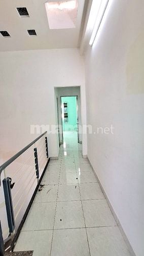Nhà đẹp, 3,3m x 16m, Trệt, 1lầu, sát MT Bùi M Trực P6, Q8.