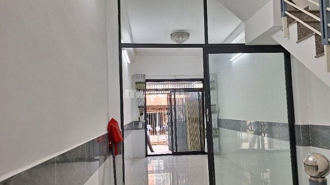 Nhà đẹp, 3,3m x 16m, Trệt, 1lầu, sát MT Bùi M Trực P6, Q8.