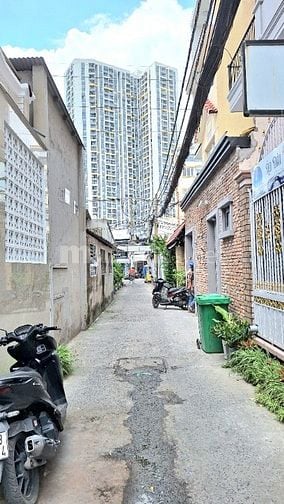 Nhà đẹp, 3,3m x 16m, Trệt, 1lầu, sát MT Bùi M Trực P6, Q8.