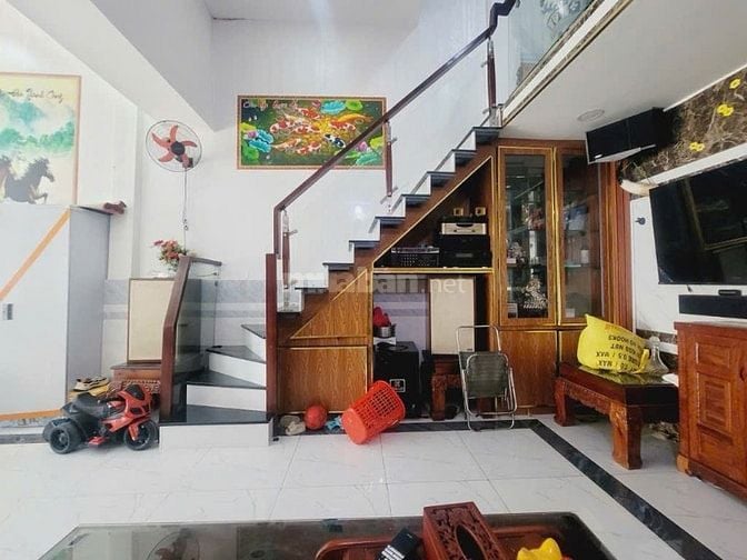 Mặt Tiền HXH  Rộng 5 M . Ngang 5M P. Phú Thuận DT: 70m2 Chỉ hơn 6 Tỷ t