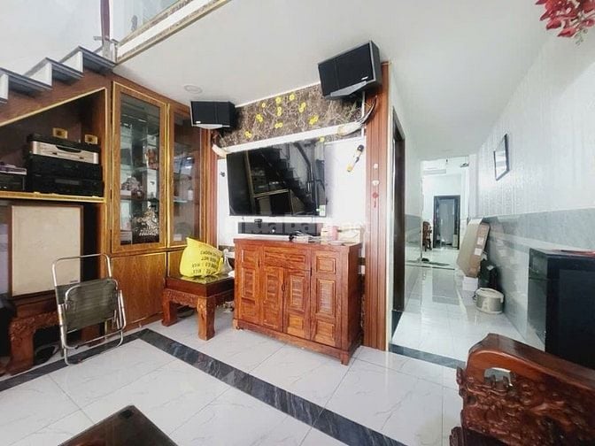 Mặt Tiền HXH  Rộng 5 M . Ngang 5M P. Phú Thuận DT: 70m2 Chỉ hơn 6 Tỷ t