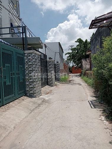Bán nhà gấp Thị trấn Cần Giuộc ,shr 1tret 2 lầu . giá 1.7 tỷ 