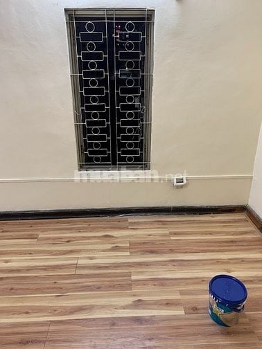Cho thuê căn hộ tập thể Giảng Võ, diện tích 60m2, 3 phòng, sàn gô