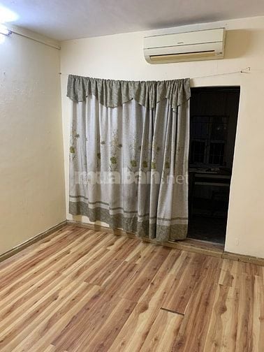 Cho thuê căn hộ tập thể Giảng Võ, diện tích 60m2, 3 phòng, sàn gô