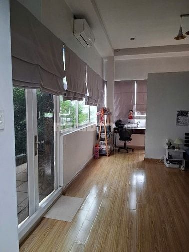 Bán Biệt thự đẹp 4/32 Văn Chung, P.13, Q.Tân Bình, ngay nhà ga T3
