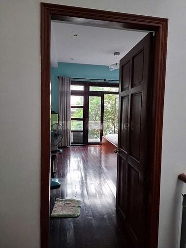 Bán Biệt thự đẹp 4/32 Văn Chung, P.13, Q.Tân Bình, ngay nhà ga T3