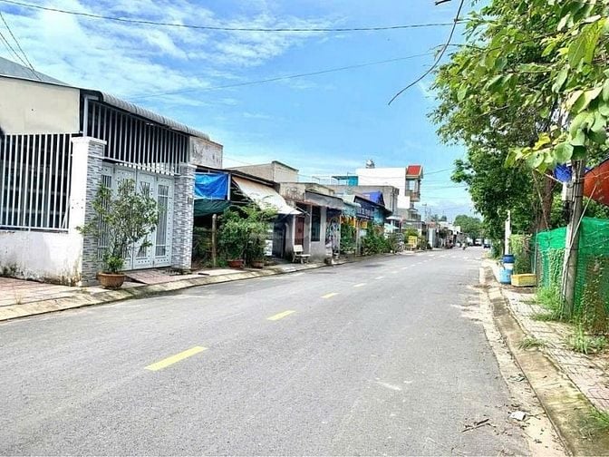  Cần bán lô góc 6x22 nở hậu 8m - Giá 950tr ngay cầu Vượt Củ Chi