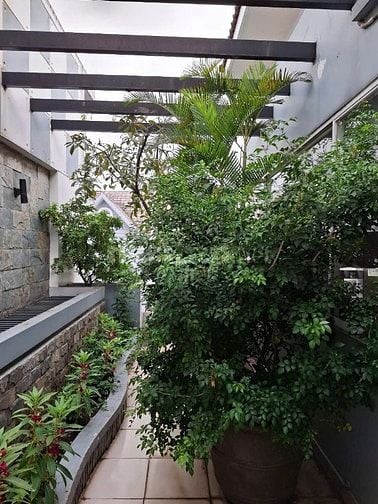Bán Biệt thự đẹp 4/32 Văn Chung, P.13, Q.Tân Bình, ngay nhà ga T3