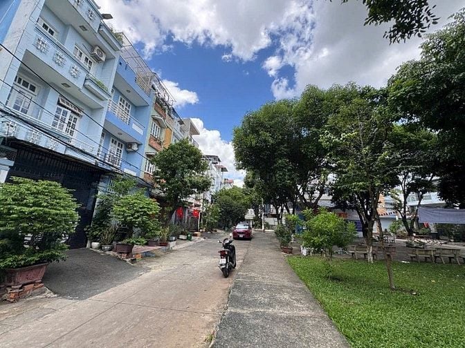 SẮP TỚI GIÁ RÙI NHÀ CHÍNH CHỦ MÀ QUÝ A CHỊ LÊN XIẾU E BỚT XIẾU LÀ MÌNH