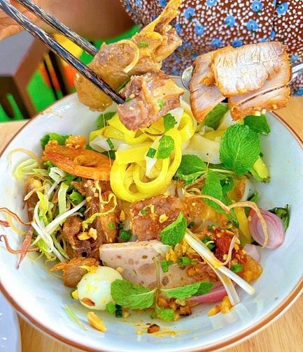 Sang quán mì xứ Quảng khu ẩm thực Thủy Xưởng – Nha Trang, miễn tiền nh