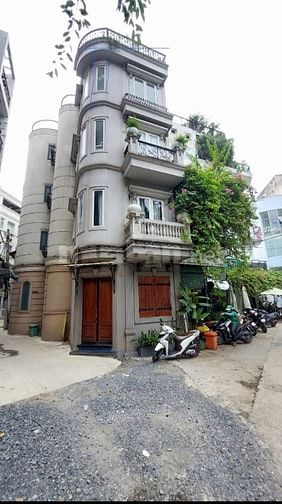 Sát vách sau lưng nhà mặt tiền,xe hơi đậu cửa