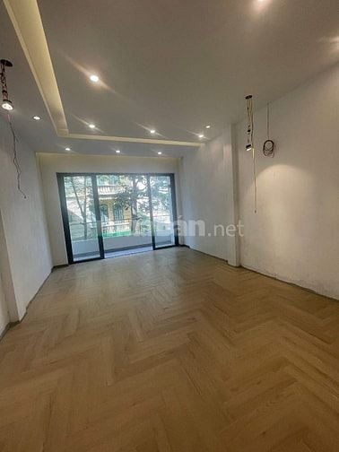Hoàng Cầu, 62m2 sổ hoa khôi, Gara, trước nhà 5m ô tô tránh dừng đỗ