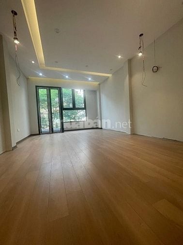 Hoàng Cầu, 62m2 sổ hoa khôi, Gara, trước nhà 5m ô tô tránh dừng đỗ