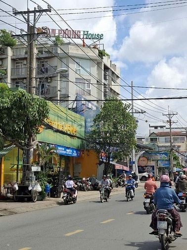 Bán tòa nhà 2 mặt tiền Hoàng Hữu Nam Quận 9 cũ giá 85 tỷ