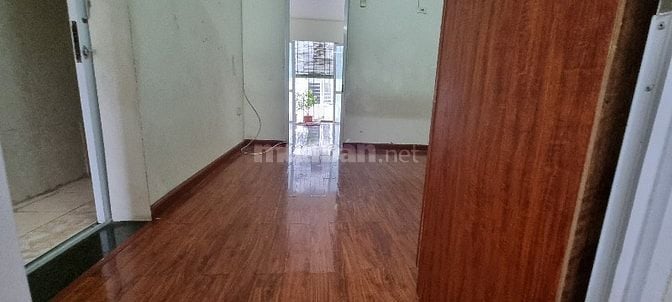Chính chủ Cho thuê căn hộ tập thể Trung tự 60m2, 3 phòng + Bếp +WC, gầ