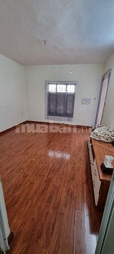 Chính chủ Cho thuê căn hộ tập thể Trung tự 60m2, 3 phòng + Bếp +WC, gầ