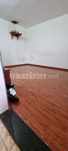 Chính chủ Cho thuê căn hộ tập thể Trung tự 60m2, 3 phòng + Bếp +WC, gầ