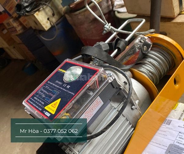 Thợ sửa tời treo nâng hạ bị cháy có mặt luôn
