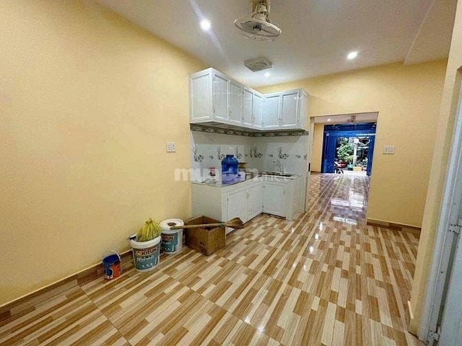 Cho thuê nhà hẻm 5m(XH) Lạc Long Quân, P.11, Q.Tân Bình giá 13tr
