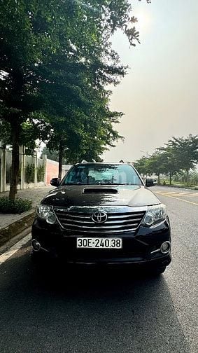 Toyota Fortuner 2.5G màu đen máy DẦU 2016 biển 30E/5 số