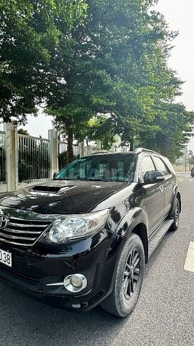Toyota Fortuner 2.5G màu đen máy DẦU 2016 biển 30E/5 số