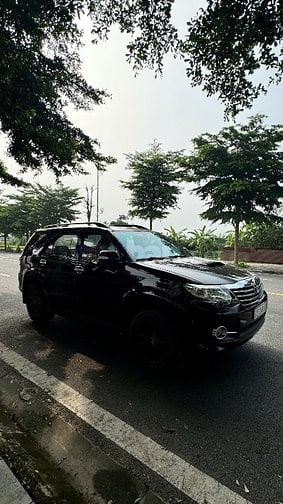 Toyota Fortuner 2.5G màu đen máy DẦU 2016 biển 30E/5 số