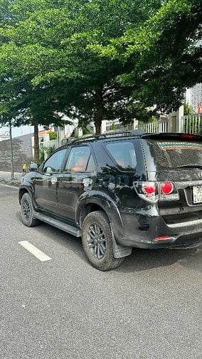 Toyota Fortuner 2.5G màu đen máy DẦU 2016 biển 30E/5 số