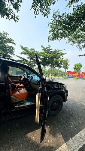 Toyota Fortuner 2.5G màu đen máy DẦU 2016 biển 30E/5 số