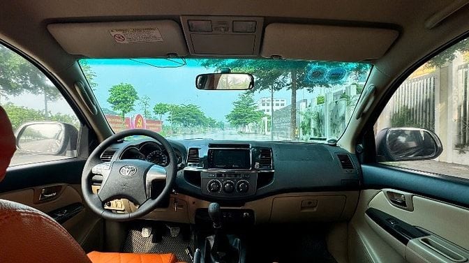 Toyota Fortuner 2.5G màu đen máy DẦU 2016 biển 30E/5 số