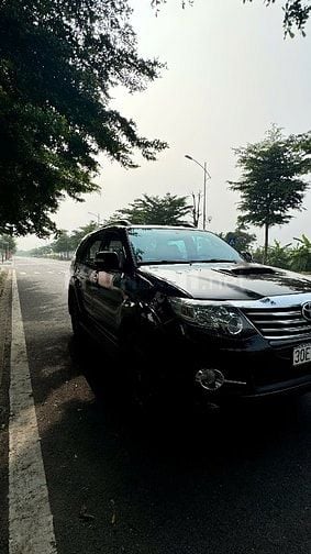 Toyota Fortuner 2.5G màu đen máy DẦU 2016 biển 30E/5 số