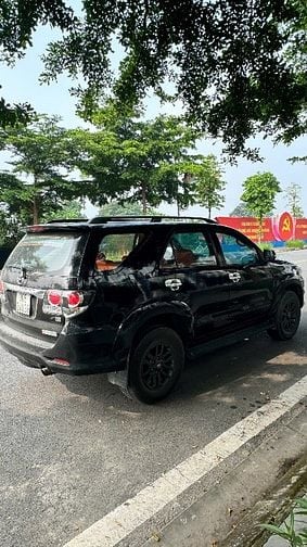 Toyota Fortuner 2.5G màu đen máy DẦU 2016 biển 30E/5 số