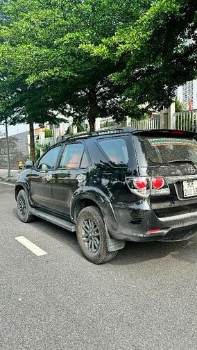 Toyota Fortuner 2.5G màu đen máy DẦU 2016 biển 30E/5 số