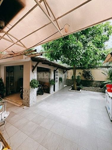 Cho thuê nguyên căn biệt thư sân vườn