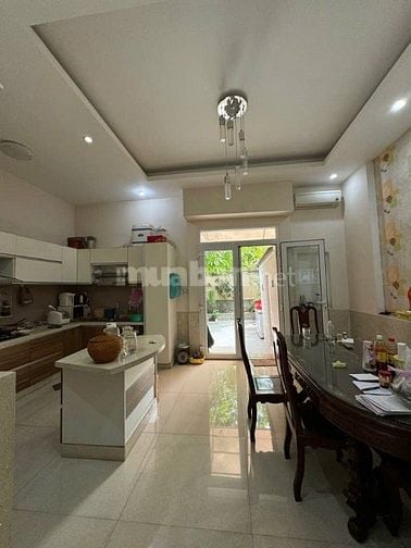 Cho thuê nguyên căn biệt thư sân vườn