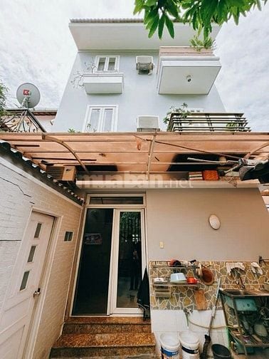 Cho thuê nguyên căn biệt thư sân vườn