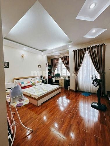 Cho thuê nguyên căn biệt thư sân vườn