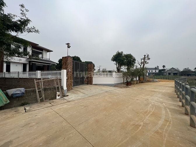 ĐẤT MẶT HỒ HÀNG HIẾM TRUNG TÂM XÃ 143M²