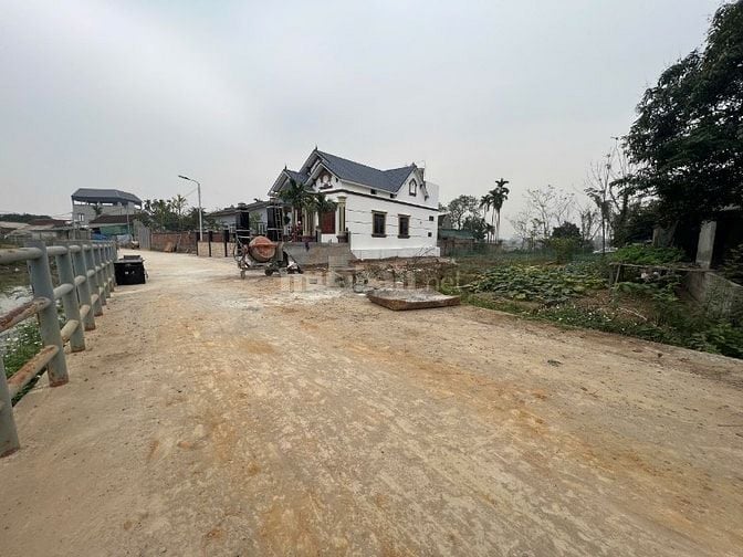 ĐẤT MẶT HỒ HÀNG HIẾM TRUNG TÂM XÃ 143M²