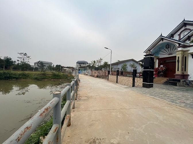 ĐẤT MẶT HỒ HÀNG HIẾM TRUNG TÂM XÃ 143M²