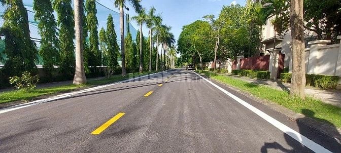 Bán Biệt Thự Sunny Garden:DT 400m2, MT 20m, 4Tầng, KD tốt, Gía 44 Tỷ