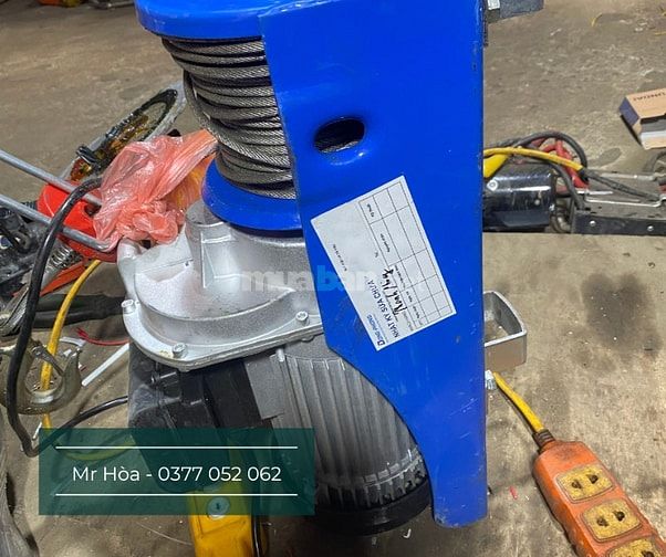 Thợ sửa tời treo nâng hạ bị cháy có mặt luôn