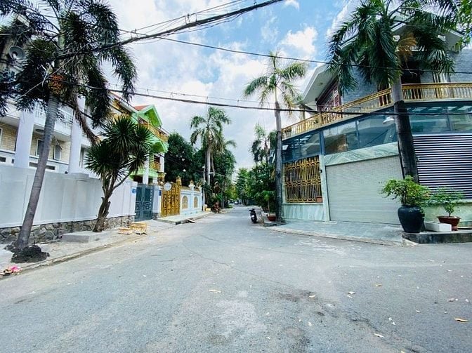 Biệt Thự ven sông 10 x 18m, 4 Tầng đường 10m Đặng Thuỳ Trâm Bình Thạnh