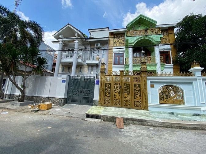 Biệt Thự ven sông 10 x 18m, 4 Tầng đường 10m Đặng Thuỳ Trâm Bình Thạnh