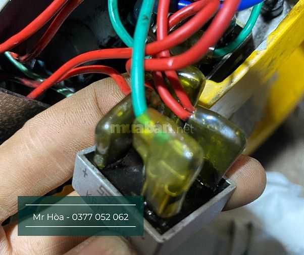 Thợ sửa tời treo nâng hạ bị cháy có mặt luôn