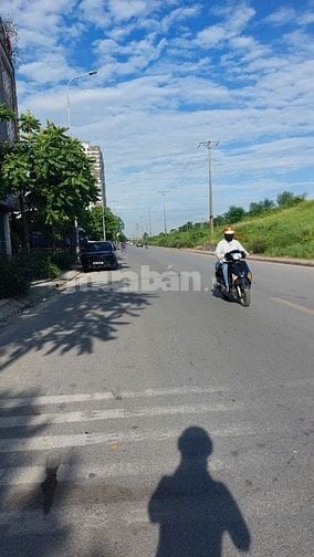  Bán nhà phố Đức Giang 30m2-5tầng-3 phòng ngủ- 5.4 tỷ, gần ô tô tránh