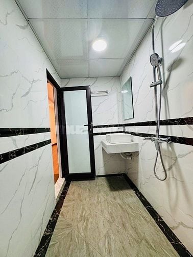  Bán nhà phố Đức Giang 30m2-5tầng-3 phòng ngủ- 5.4 tỷ, gần ô tô tránh