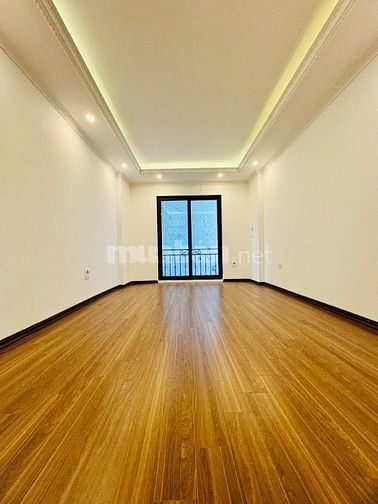  Bán nhà phố Đức Giang 30m2-5tầng-3 phòng ngủ- 5.4 tỷ, gần ô tô tránh
