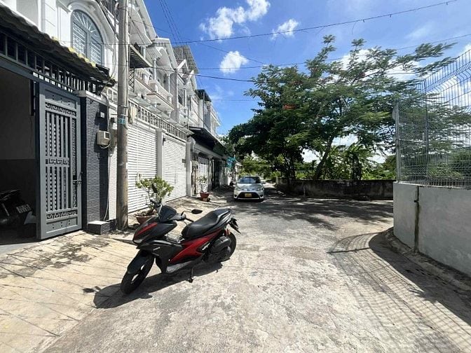 GIÁ TỐT - Bán nhanh nhà 3 lầu, xe hơi tận nhà ,gần Q7, 4x17m